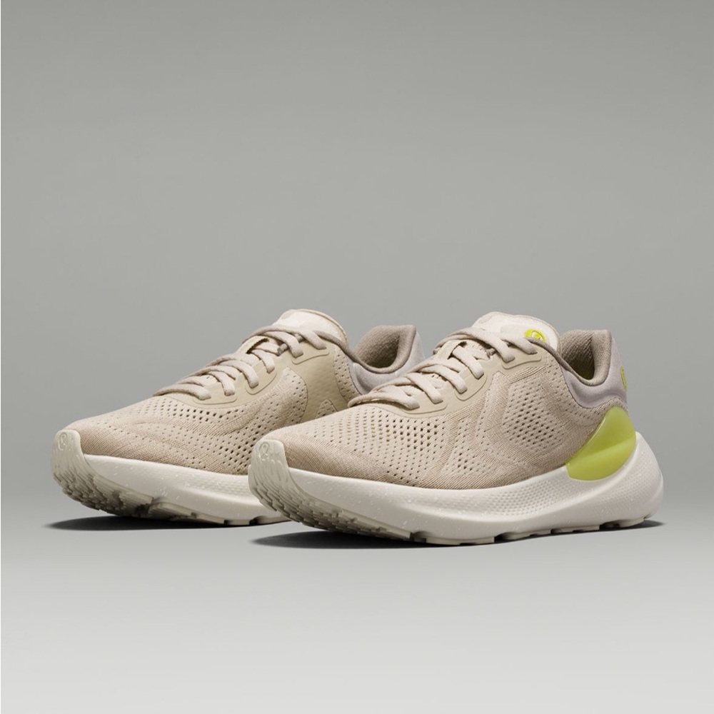 lululemon athletica Woman’s Beyondfeel run